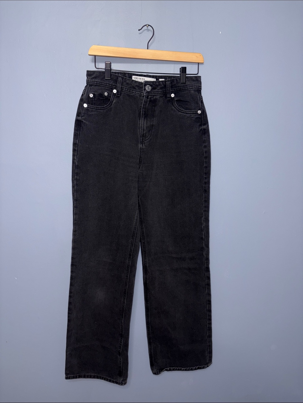 Vero Moda • Black Straight Leg Jeans